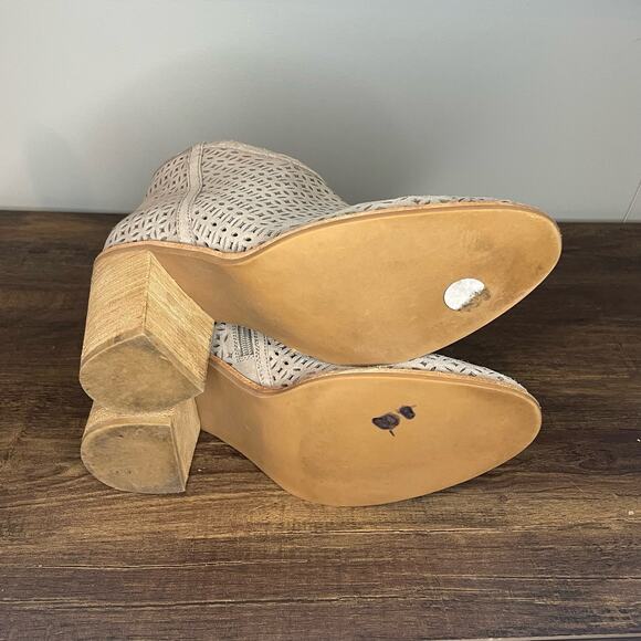 Jeffrey Campbell Medera Taupe Laser Cut Bootie - size 8 - Picture 6 of 8